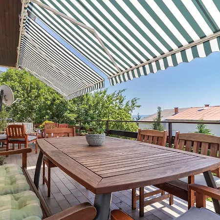 5 Bedroom Cozy In Ferienhaus Dramalj