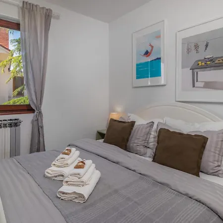 5 Bedroom Cozy In * Dramalj