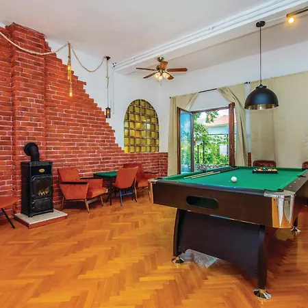 5 Bedroom Cozy In *