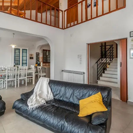 5 Bedroom Cozy In Holiday home Dramalj