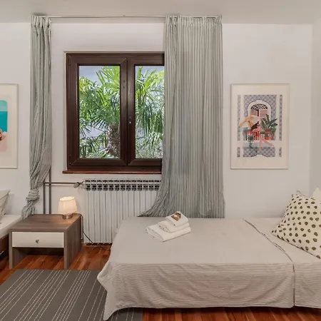 5 Bedroom Cozy In