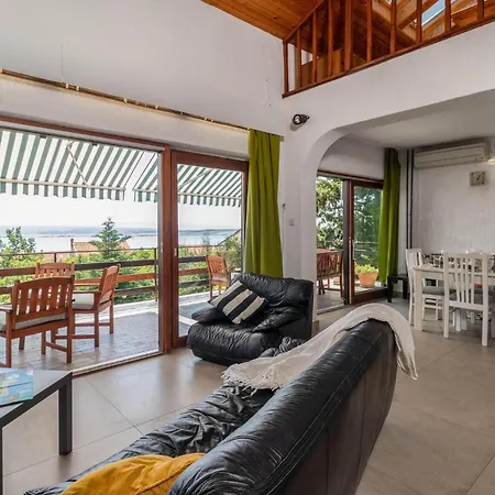 Holiday home 5 Bedroom Cozy In *