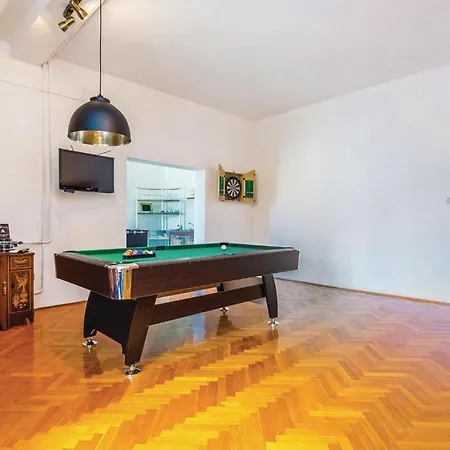 5 Bedroom Cozy In * Dramalj