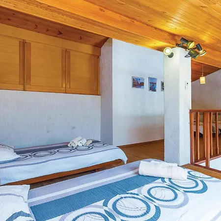 5 Bedroom Cozy In Holiday home