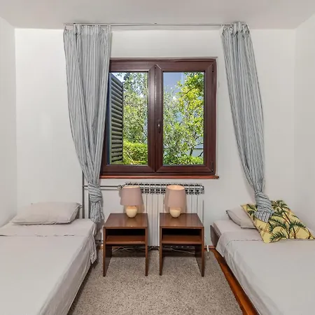 5 Bedroom Cozy In Holiday home