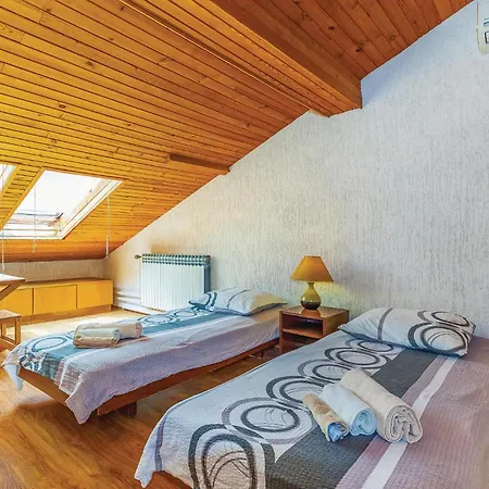 5 Bedroom Cozy In Holiday home Dramalj