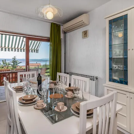 5 Bedroom Cozy In Holiday home Dramalj